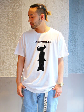 Jamiroquai 別注フロッキーキャラプリトtシャツ Koe コエ 公式 通販サイト Koe コエ のtシャツ
